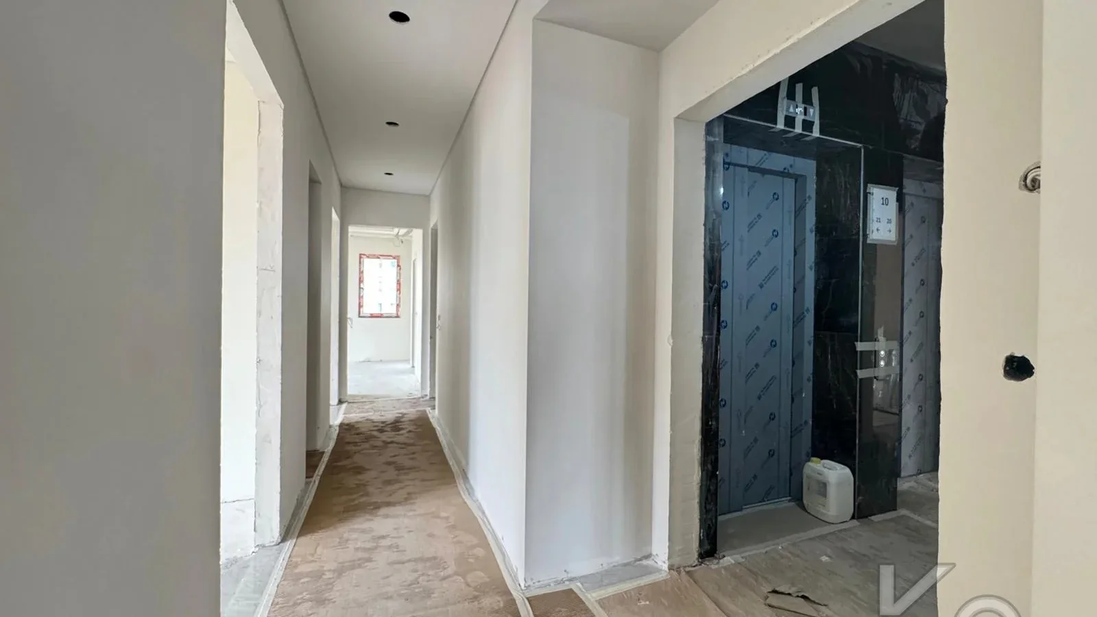Laci̇vertcadde  Göztepe'de Yasal Ebeveyn'li Balkonlu 115m² 3+1