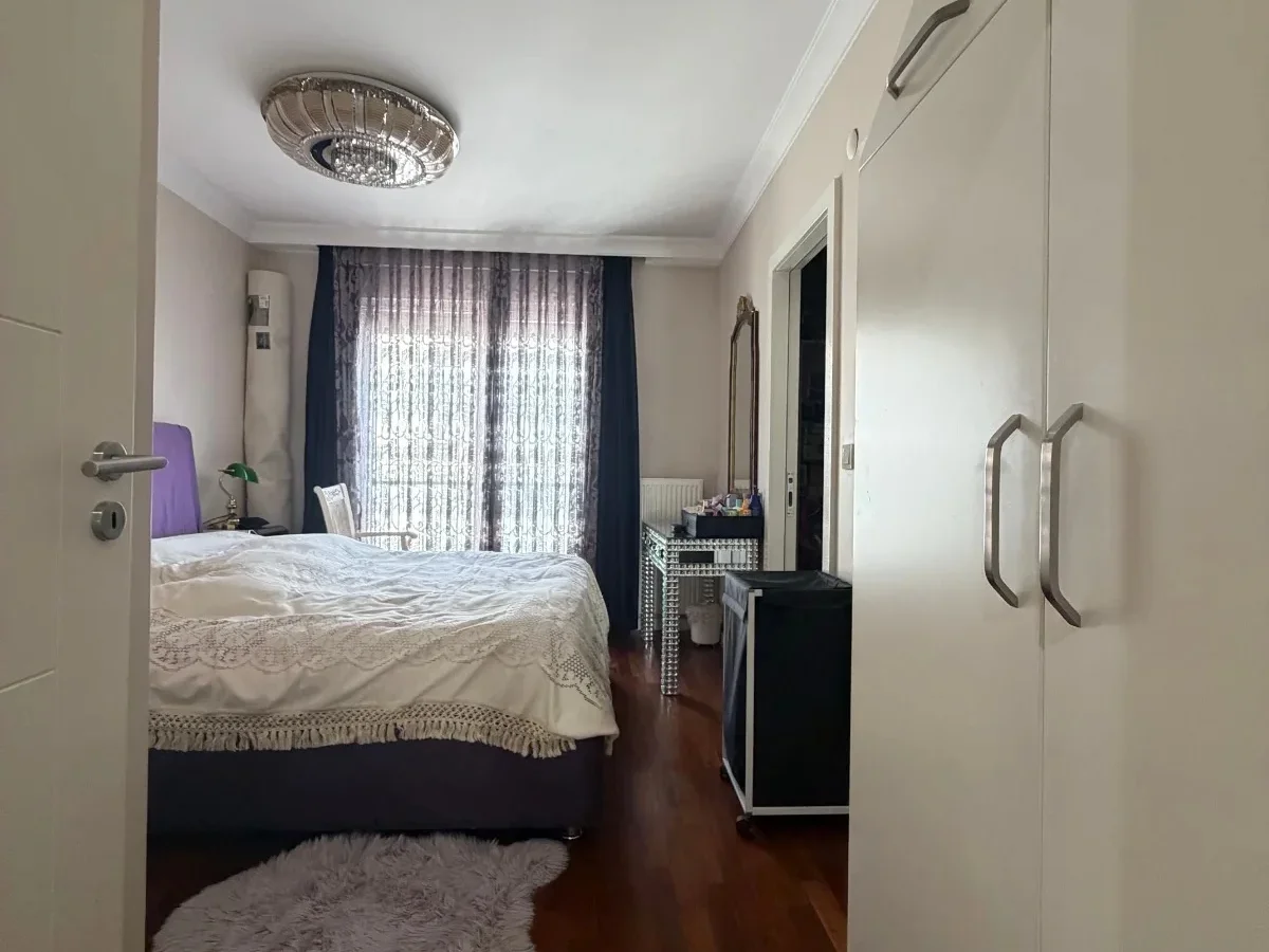Laci̇vertcadde Caddebostan Bağdat Cd. Paraleli̇ 115 M² Net 3+1
