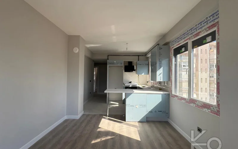 Laci̇vert Cadde Kozyataği Yatirimlik/oturumluk Firsat 52m²net 1+1