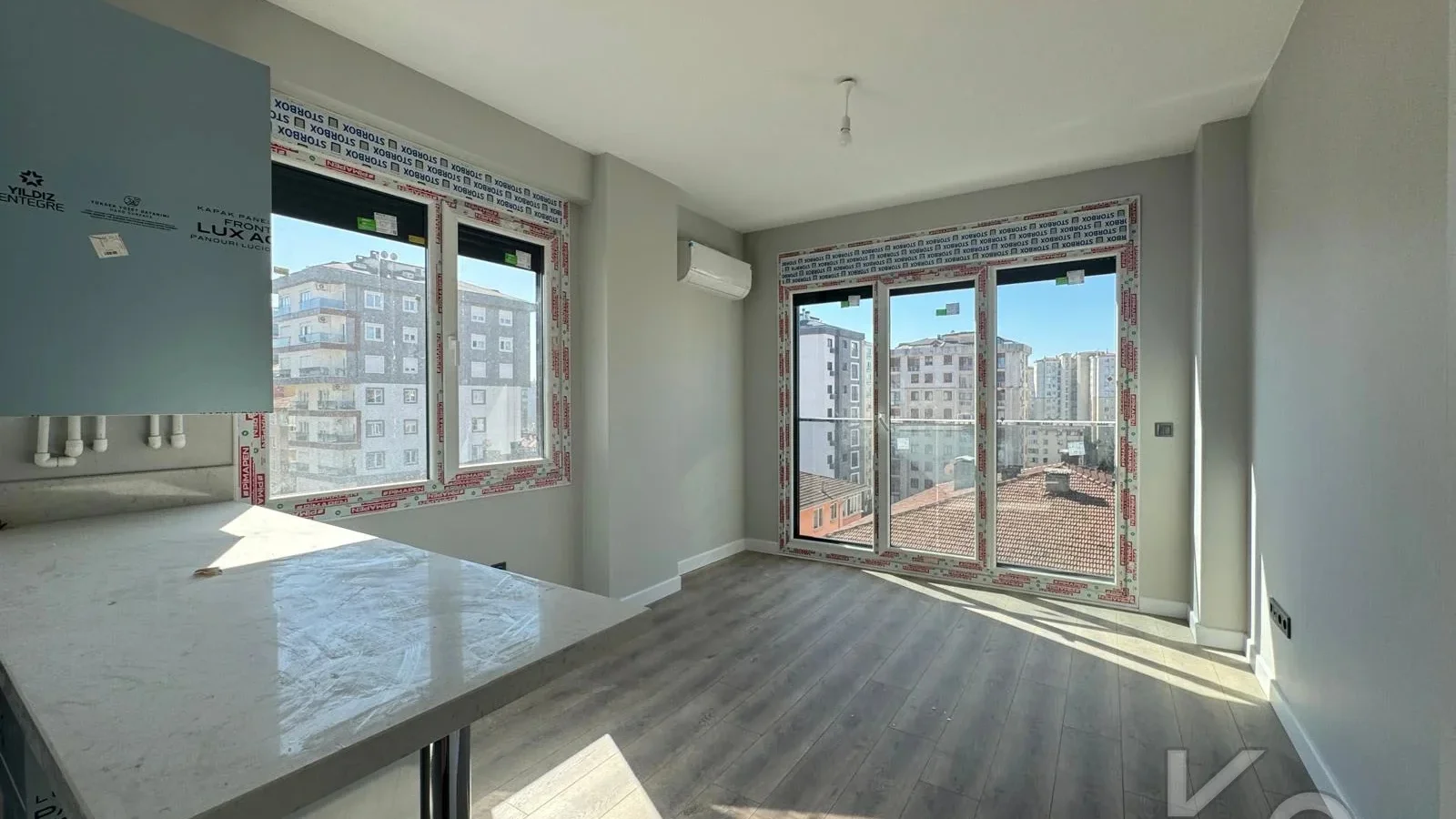Laci̇vert Cadde Kozyataği Yatirimlik/oturumluk Firsat 52m²net 1+1