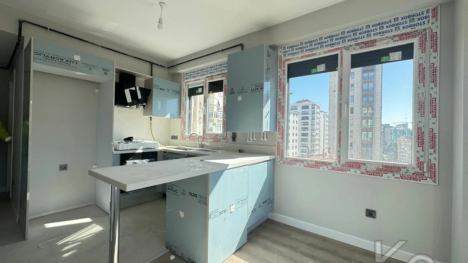 Laci̇vert Cadde Kozyataği Yatirimlik/oturumluk Firsat 52m²net 1+1