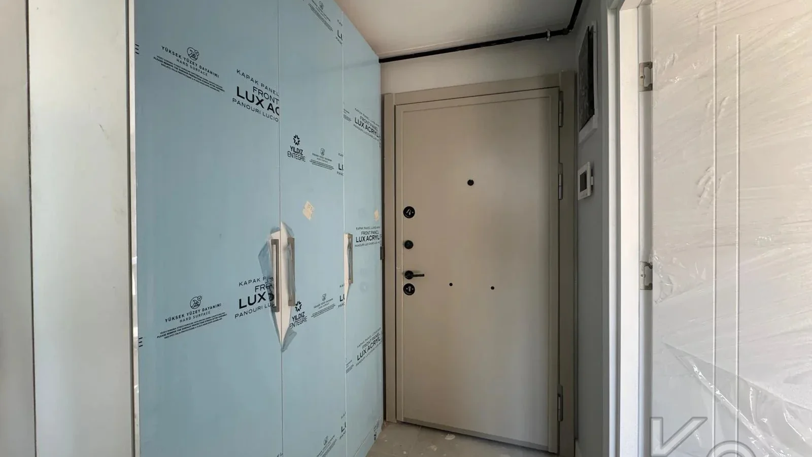 Laci̇vert Cadde Kozyataği Yatirimlik/oturumluk Firsat 52m²net 1+1