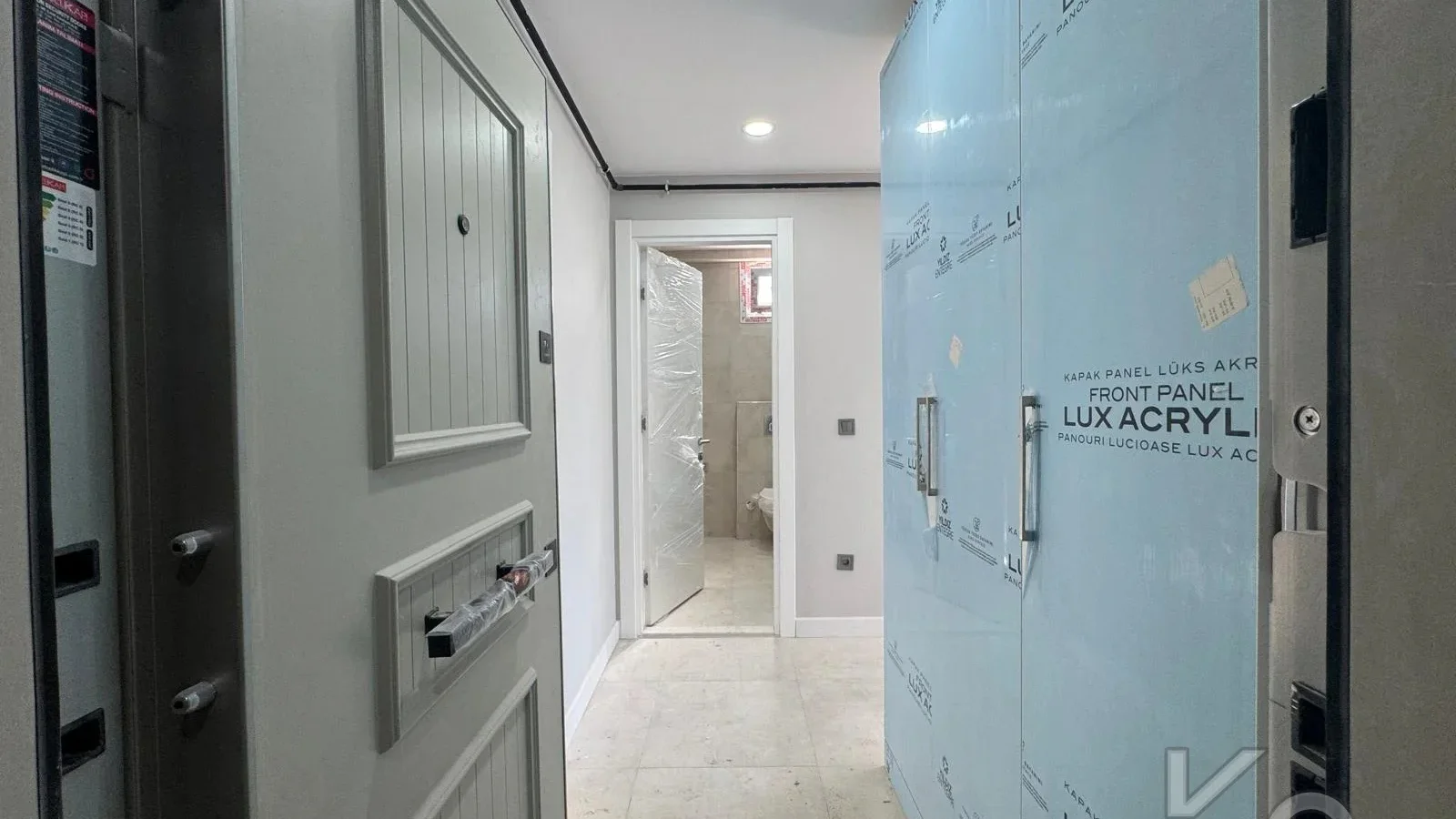 Laci̇vert Cadde Kozyataği Yatirimlik/oturumluk Firsat 52m²net 1+1